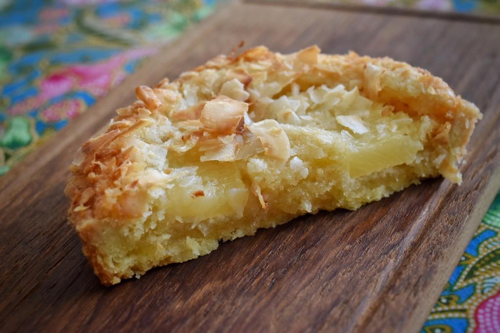 Coconut Pineapple Tart (2 pcs 4" / 9")