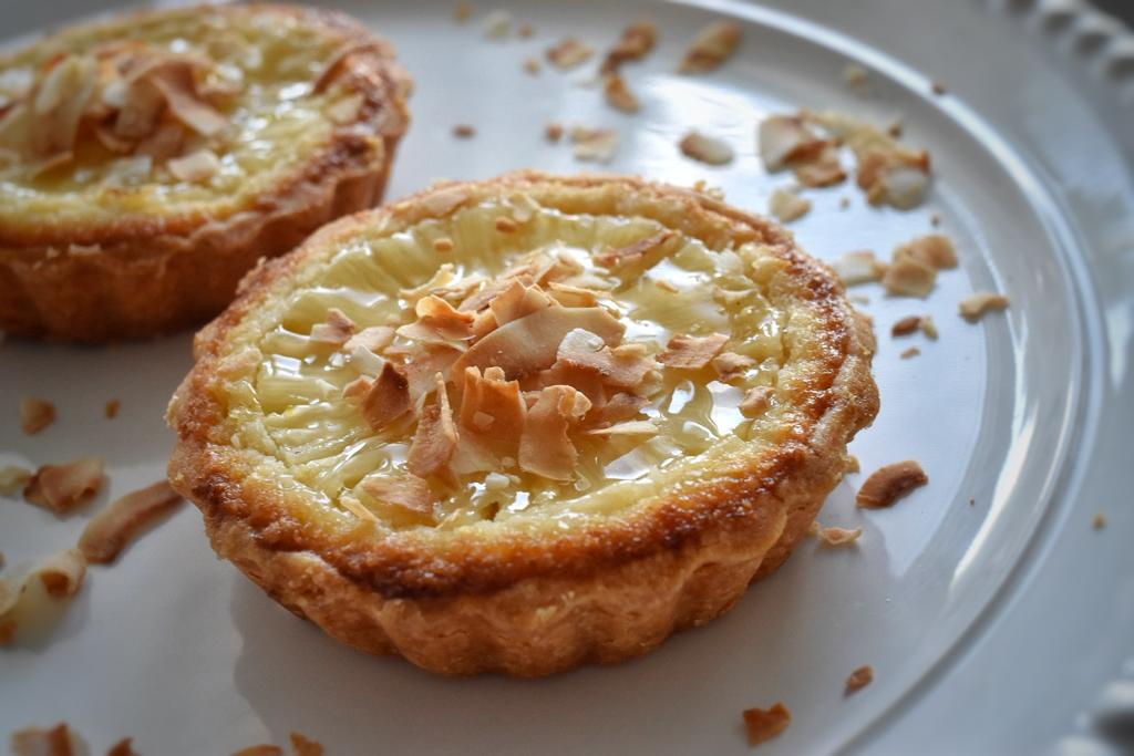 Coconut Pineapple Tart (2 pcs 4" / 9")