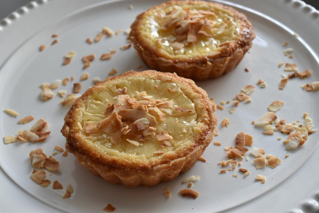 Coconut Pineapple Tart (2 pcs 4" / 9")
